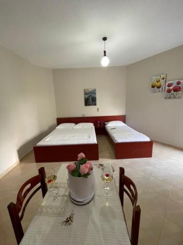 Triple Room with Garden View image 1