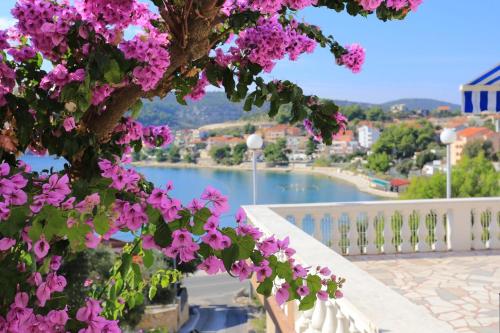 Apartments by the sea Marina Trogir - 9037 