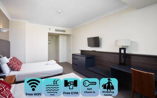 Twin beds room with a Wow view in Heart of Gold Coast