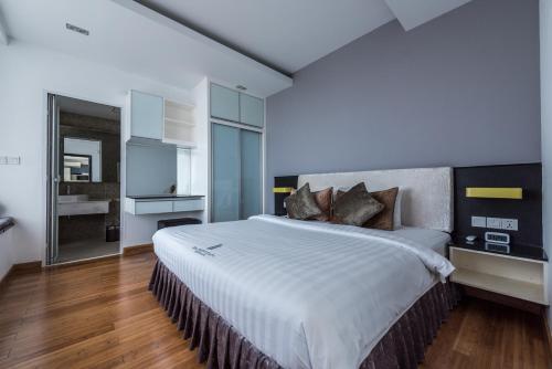 3 bedrooms, 5 beds