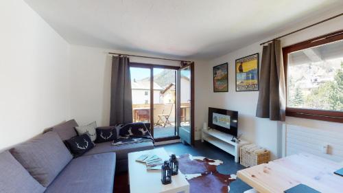 Apartment with Mountain View