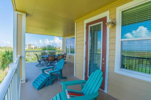 Bayfront Blessing Spacious 3-Bedroom 3-Bath with Great beach and Bay Views - main image