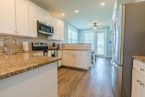 Bayfront Blessing Spacious 3-Bedroom 3-Bath with Great beach and Bay Views - image 2
