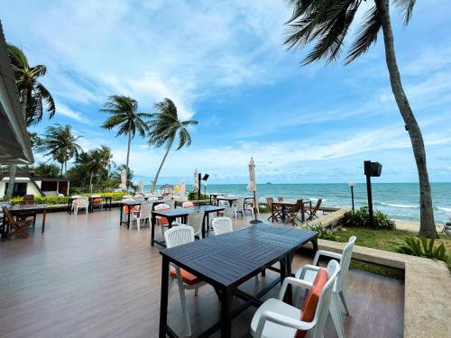 Restaurant, Rayong Chalet Resort near Koh Talu