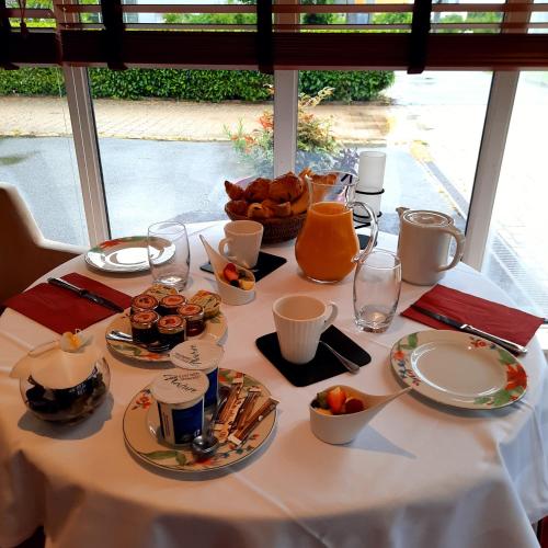 Logis Hotel restaurant LE MEDICIS - 식음료(F&B)