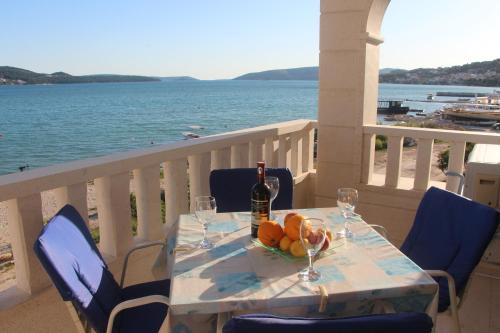 Erkély/terasz, Apartments Amor in Seget Donji