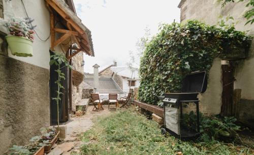  BORAU - Casa 150m2 con JARDÍN Y BARBACOA in Borau
