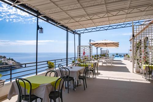 ระเบียง/ชานเรือน, เลอ แตราซเซ สตูดิโอ อพาร์ตเมนต์ (Le Terrazze Studio Apartments) in อุสติกา