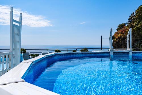 สระว่ายน้ำ, เลอ แตราซเซ สตูดิโอ อพาร์ตเมนต์ (Le Terrazze Studio Apartments) in อุสติกา