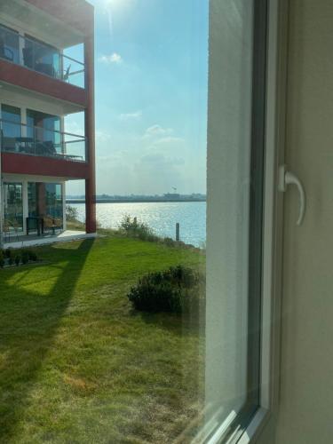 View, Ferienwohnung direkt am Meer mit Pool und Sauna, Strand fußlaufig erreichbar, barrierefrei in Olpenitz
