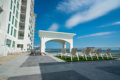 Sea it All Infinity pool ocean views steps from the beach - a perfect romantic getaway in Galveston, USA