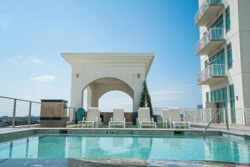 Sea it All Infinity pool ocean views steps from the beach - a perfect romantic getaway in Galveston, USA