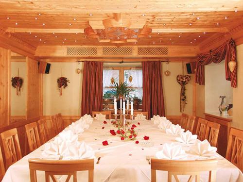 餐廳, Musik - und Wellnesshotel Mariandl Singender Wirt in 海巴赫