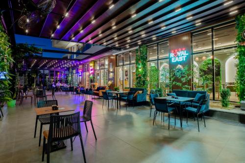 ผับ/เลาจน์, Royal East Resort in มยูล บาทอเร