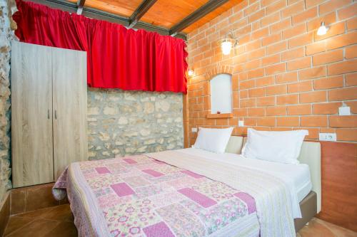 Garden Apartment Hotel Room Type - One-Bedroom Apartment
