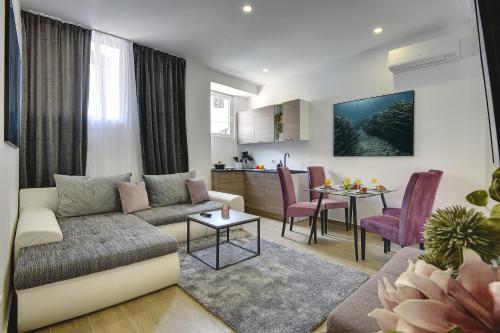 View, D&A Central Luxury Apartments with FREE Parking in Pula