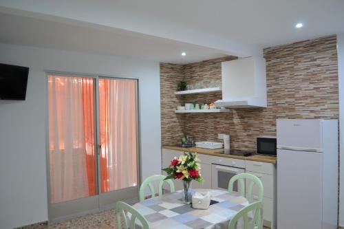 Fantastic 1 bedroom Apartment with Gallery CB6EV 5
