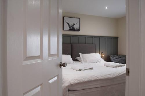 Alexander Residence - image 8