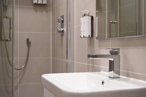 Alexander Residence - image 14