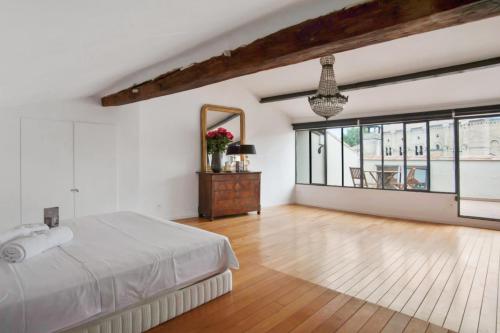 Charming and large duplex flat with beautiful terrace in Avignon