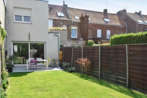 Quiet house with garden in Marcq-en-Baroeul 10 min from Lille - Welkeys