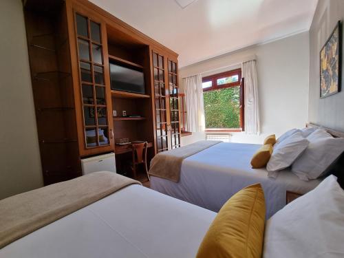 Luxury Triple Room image 5