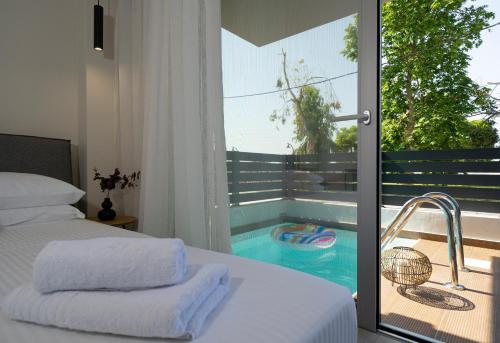 Aelia Seaside Luxury Suites 1