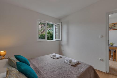 One-Bedroom Apartment image 10