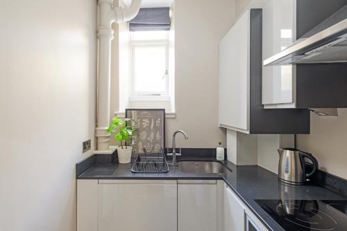 The Rose Street Retreat by Calton Living, Edinburgh (photo 8)