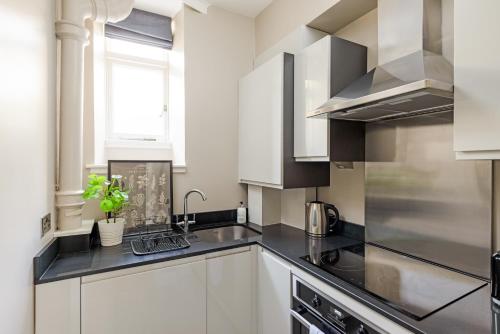 The Rose Street Retreat by Calton Living, Edinburgh (photo 10)