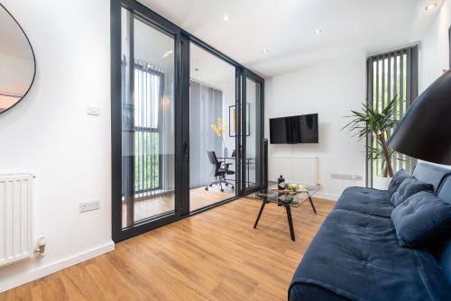 Modern Kingston Home close to Hampton Court Palace by UnderTheDoormat - Apartment - London