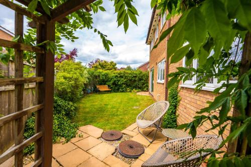 Luxury 6 bedroom house, sleeps 11, parks 3, Nuneaton