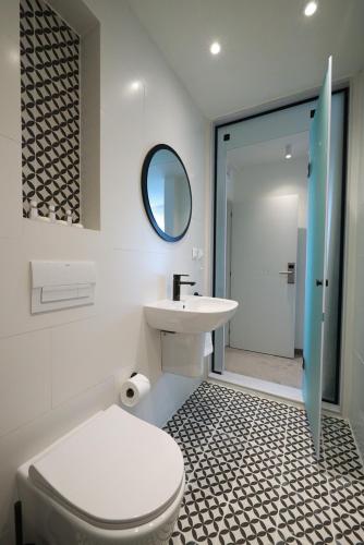 Deluxe Double Room (2 Adults + 1 Child) image 5