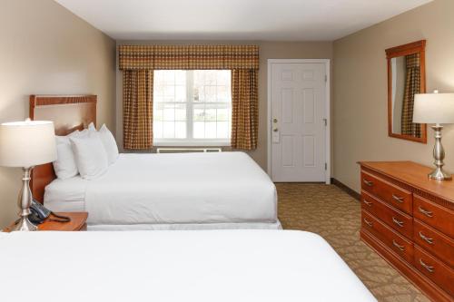 2 queen beds