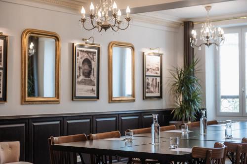 Restoran, Logis - Hotel De La Mairie in Embrun