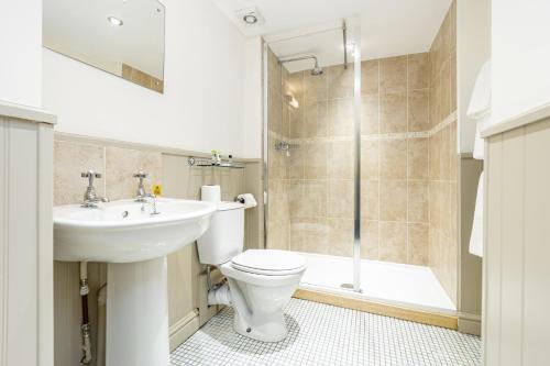 Best Western Limpley Stoke Hotel - image 2