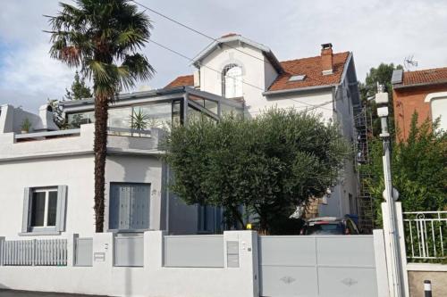 Appart indépendant, 1 lit deux trois personnes, piscine et jardin