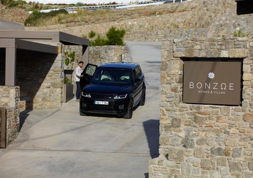 Bonzoe Suites & Villas