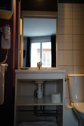 Alive Hotel De Quebec - image 11