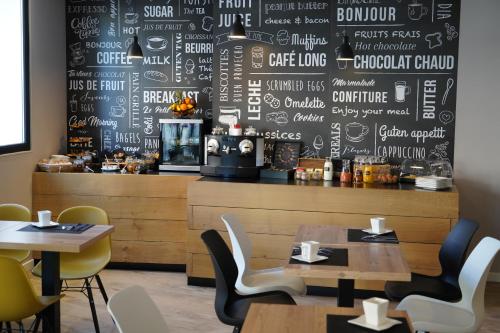 Alive Hotel De Quebec - image 14