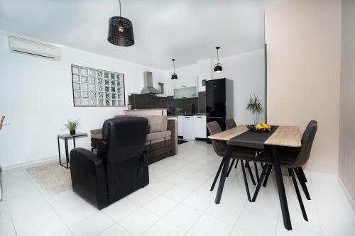 SUNSET APARTMENTS RABAC in 拉巴茨