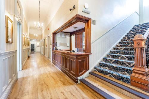 Best Western Limpley Stoke Hotel - image 12