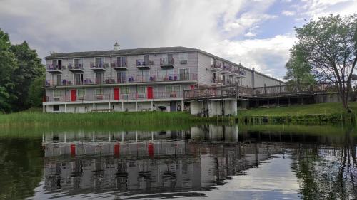 Super 8 by Wyndham Sturbridge Super 8 by Wyndham Sturbridge