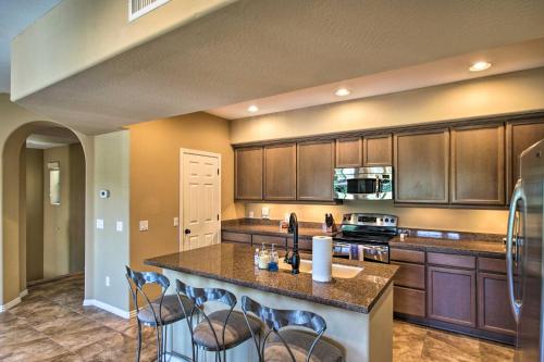 3-Story Phoenix Abode Balcony and Pool Access! - image 7