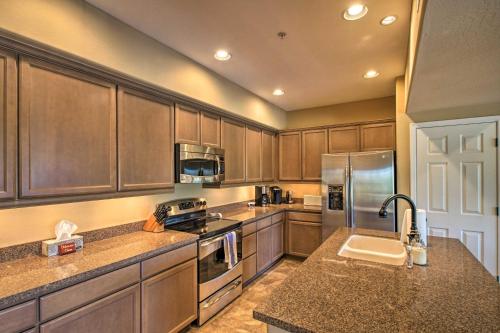 3-Story Phoenix Abode Balcony and Pool Access! - image 8