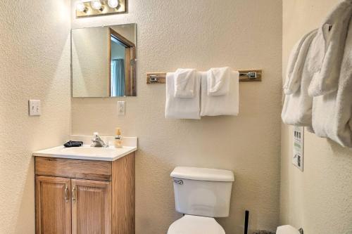 Pet-Friendly Branson Cabin with Private Deck! - image 9