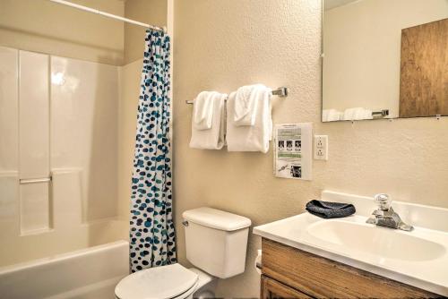 Pet-Friendly Branson Cabin with Private Deck! - image 12