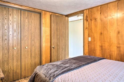Cozy Branson Cabin with Community Lake and Pool! - image 13