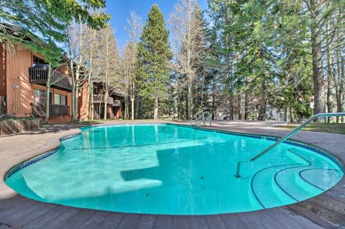 Contemporary Mtn Retreat - Walk to Slopes!