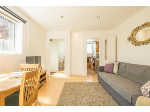 Pass the Keys Sunny hideaway in Cosmopolitan area